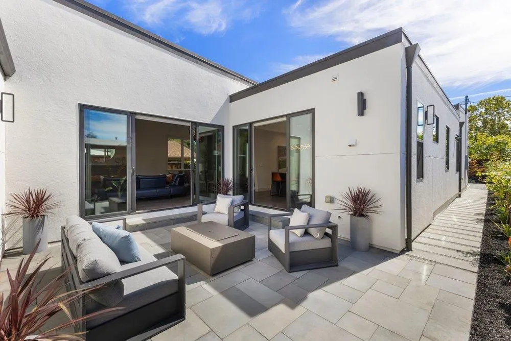 3080 South Court Palo Alto, CA 94306