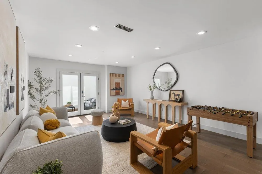 3080 South Court Palo Alto, CA 94306