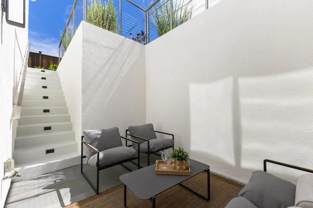 3080 South Court Palo Alto, CA 94306