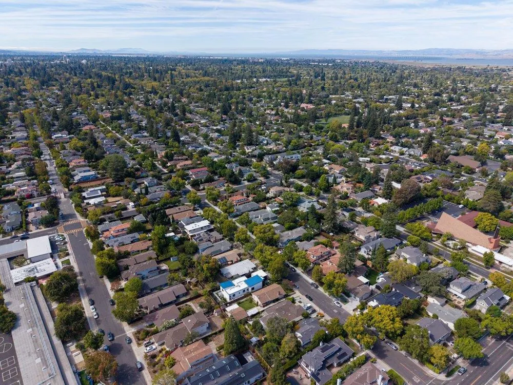 3080 South Court Palo Alto, CA 94306