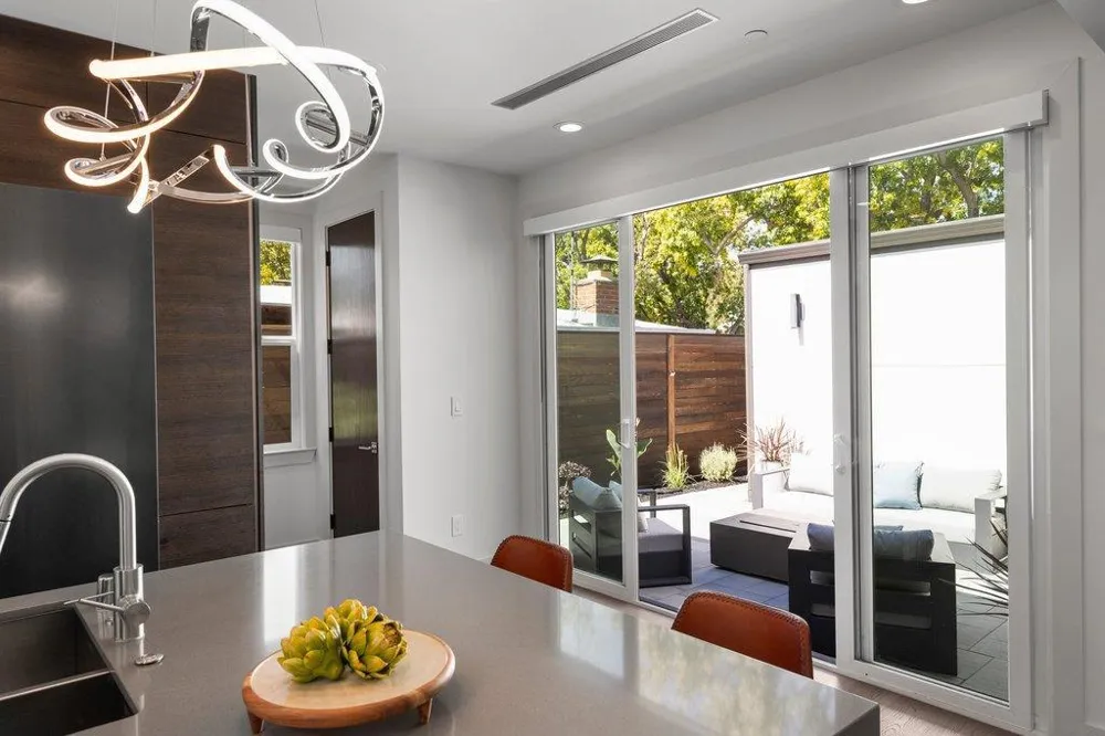 3080 South Court Palo Alto, CA 94306