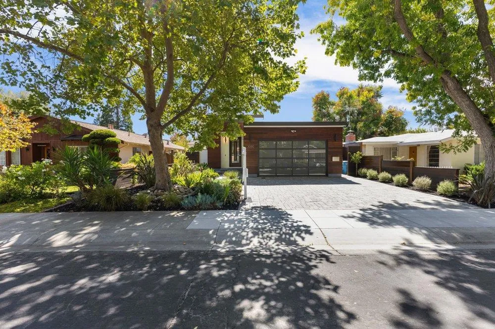 3080 South Court Palo Alto, CA 94306