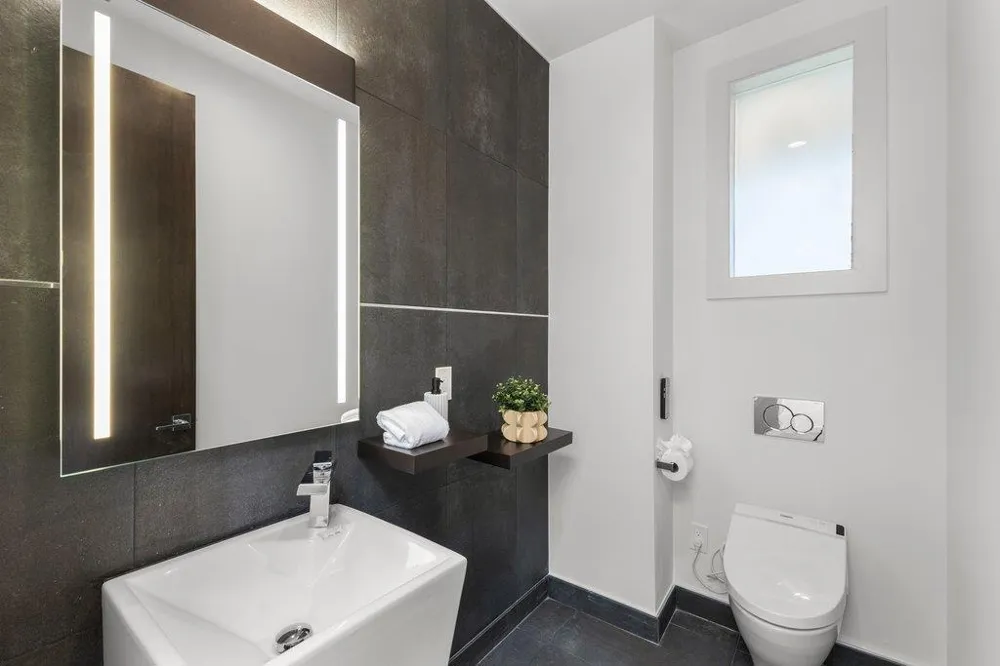 3080 South Court Palo Alto, CA 94306