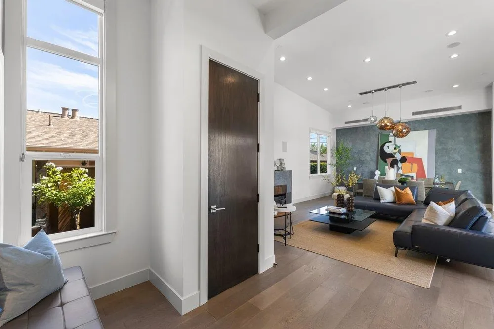 3080 South Court Palo Alto, CA 94306