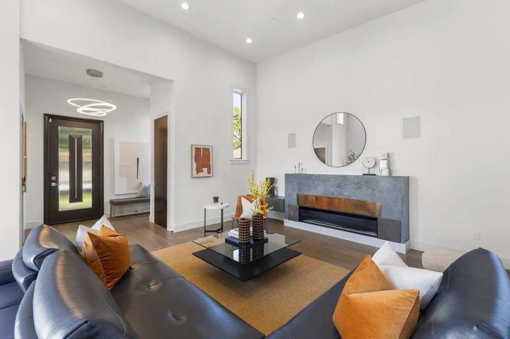 3080 South Court Palo Alto, CA 94306