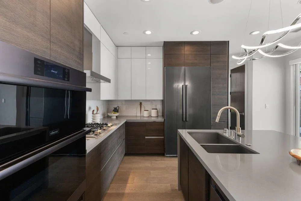 3080 South Court Palo Alto, CA 94306