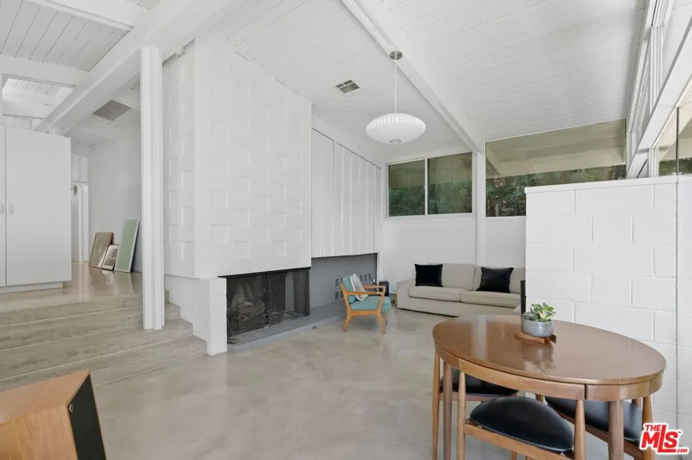 810 Bramble Way Los Angeles, CA 90049