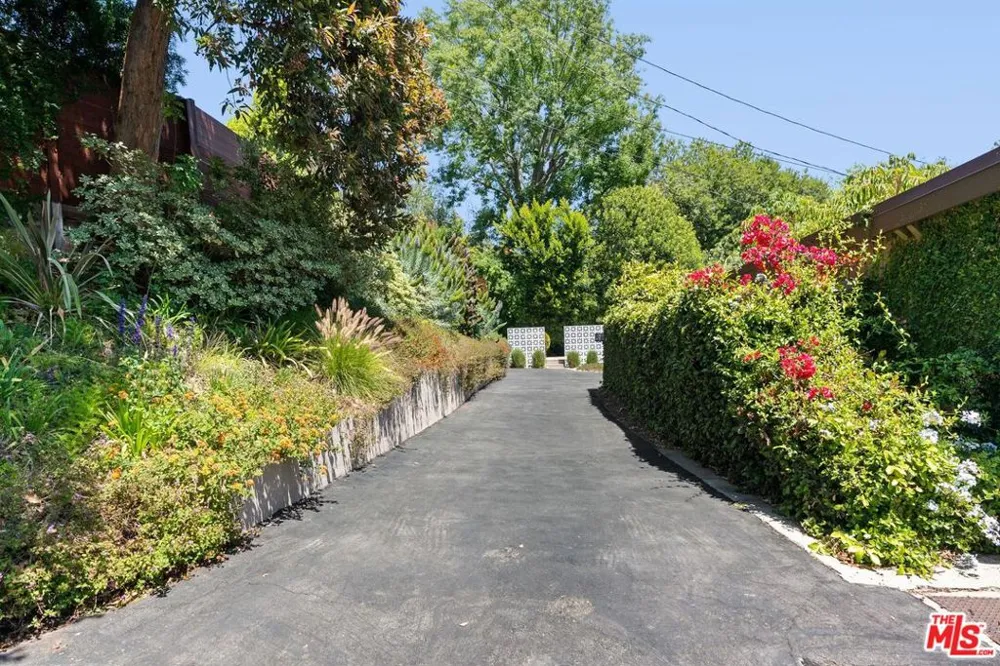 810 Bramble Way Los Angeles, CA 90049