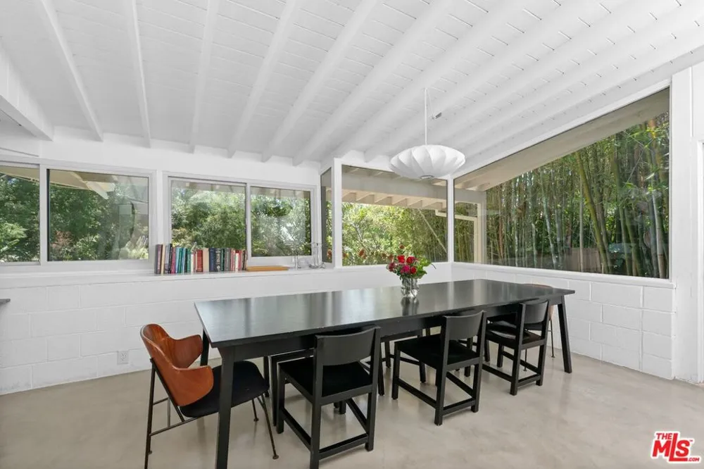 810 Bramble Way Los Angeles, CA 90049