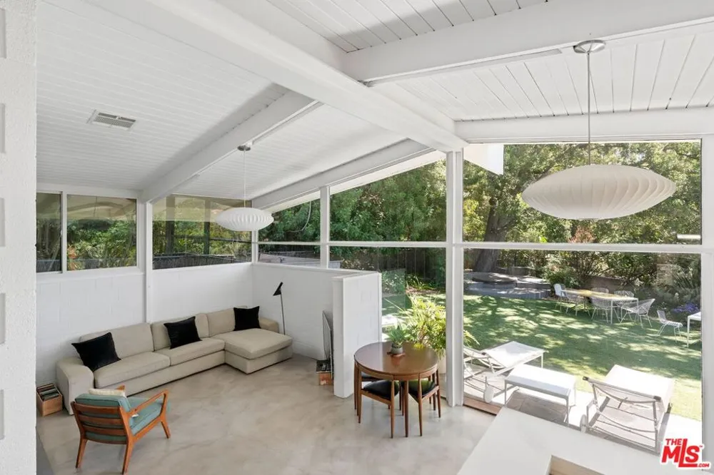 810 Bramble Way Los Angeles, CA 90049