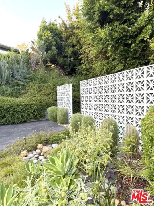 810 Bramble Way Los Angeles, CA 90049