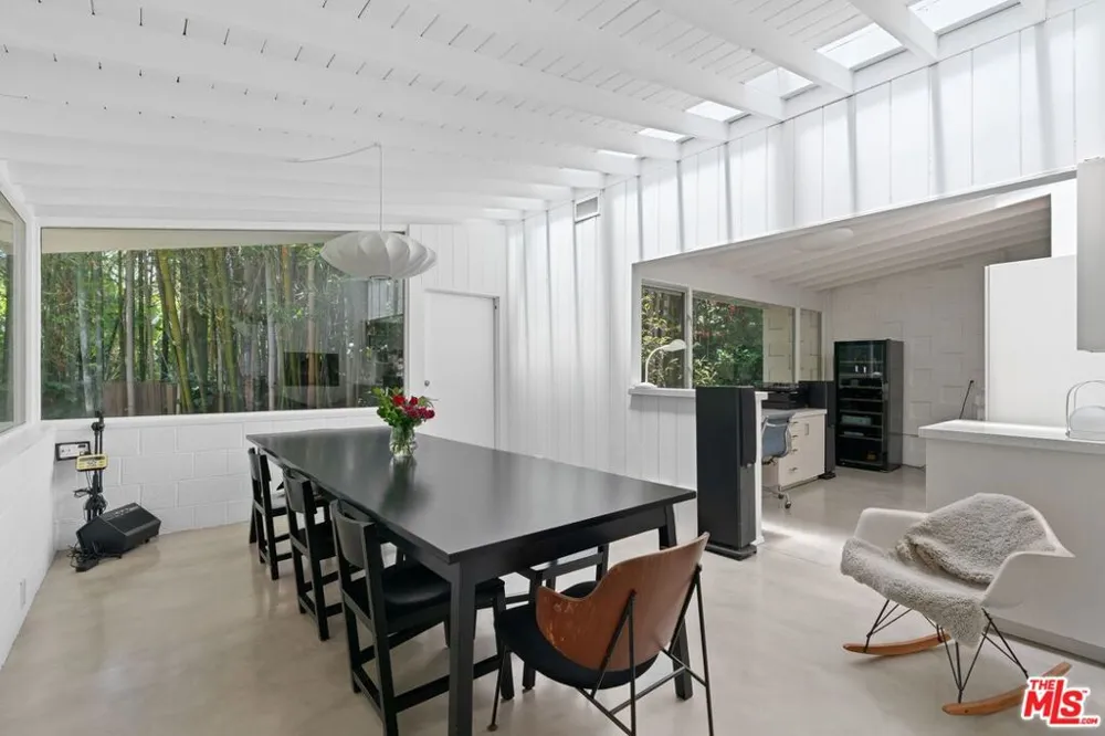 810 Bramble Way Los Angeles, CA 90049
