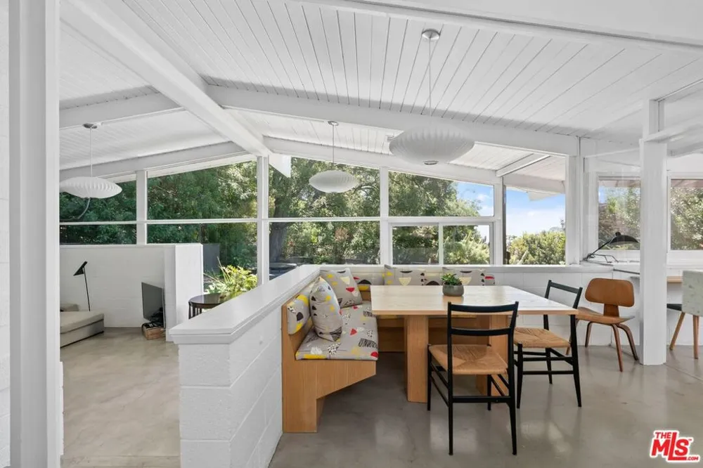 810 Bramble Way Los Angeles, CA 90049