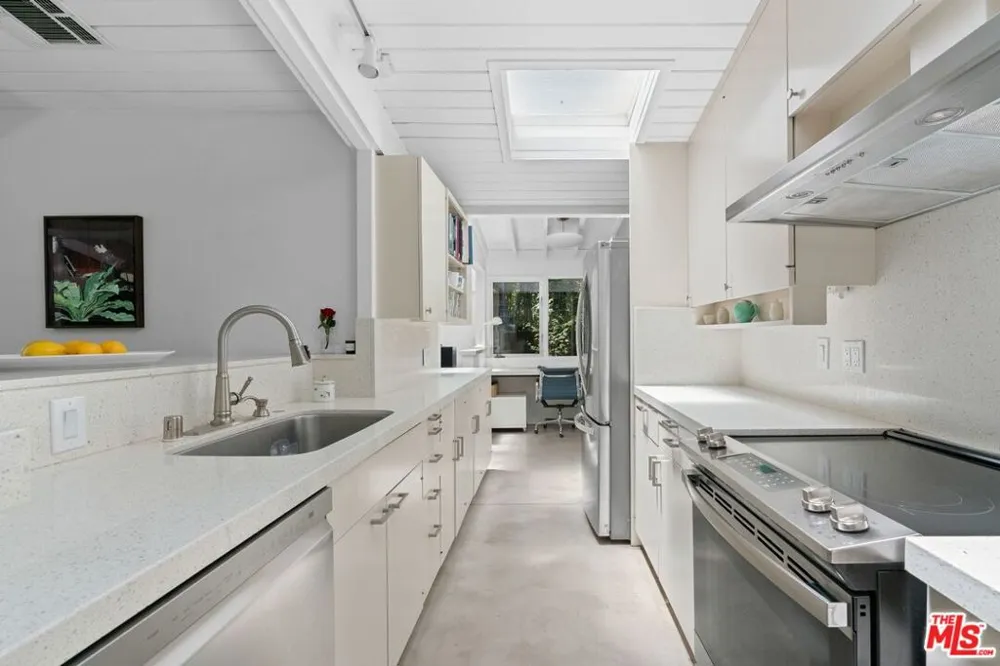 810 Bramble Way Los Angeles, CA 90049
