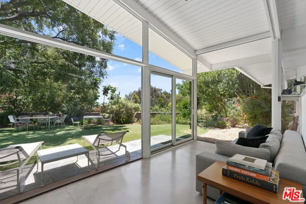 810 Bramble Way Los Angeles, CA 90049