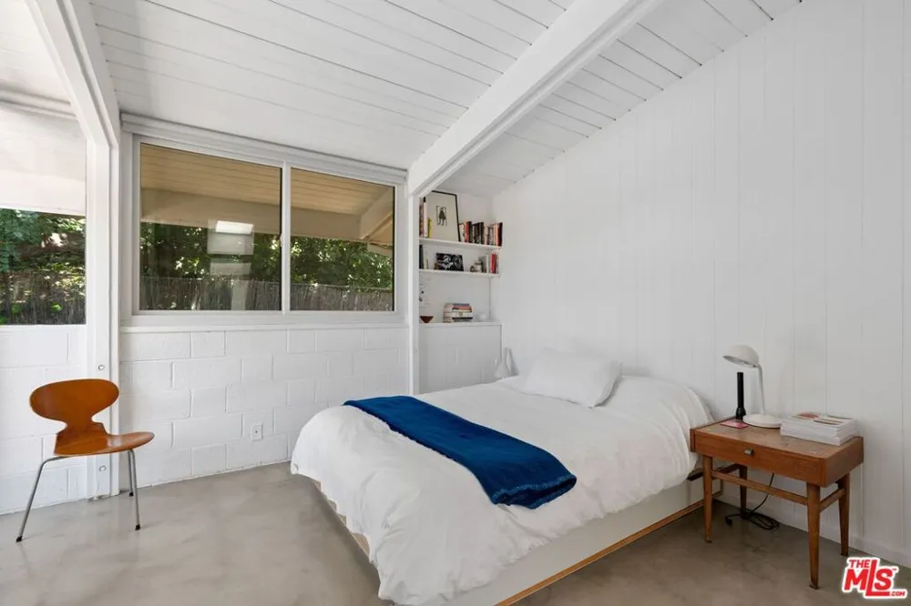 810 Bramble Way Los Angeles, CA 90049