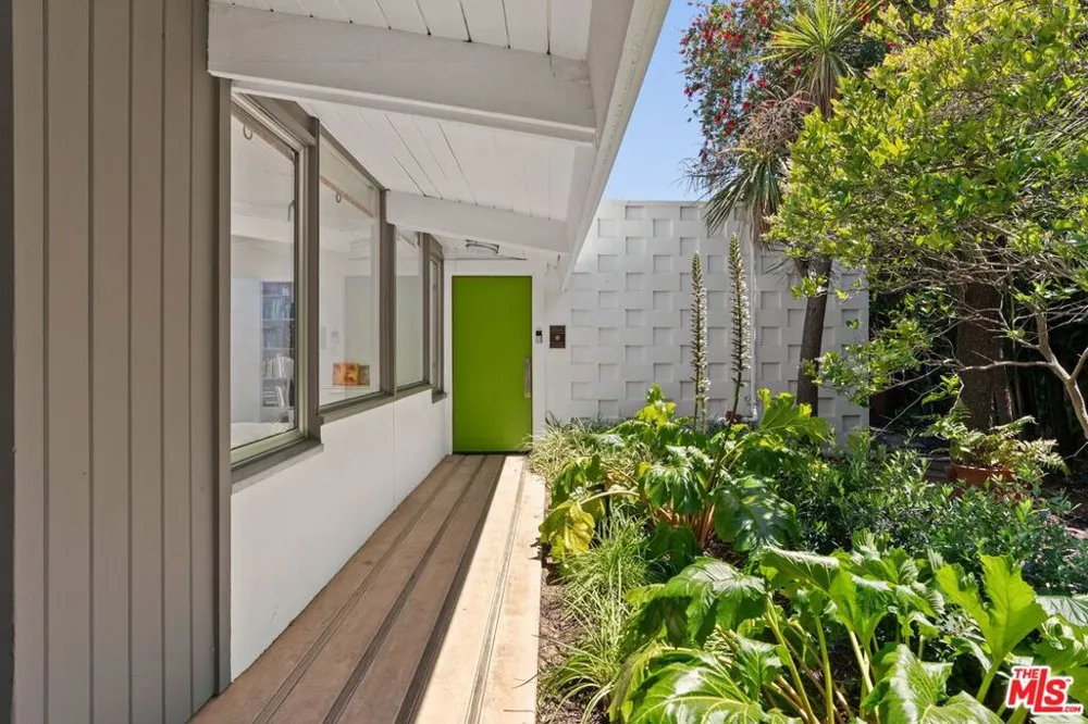 810 Bramble Way Los Angeles, CA 90049