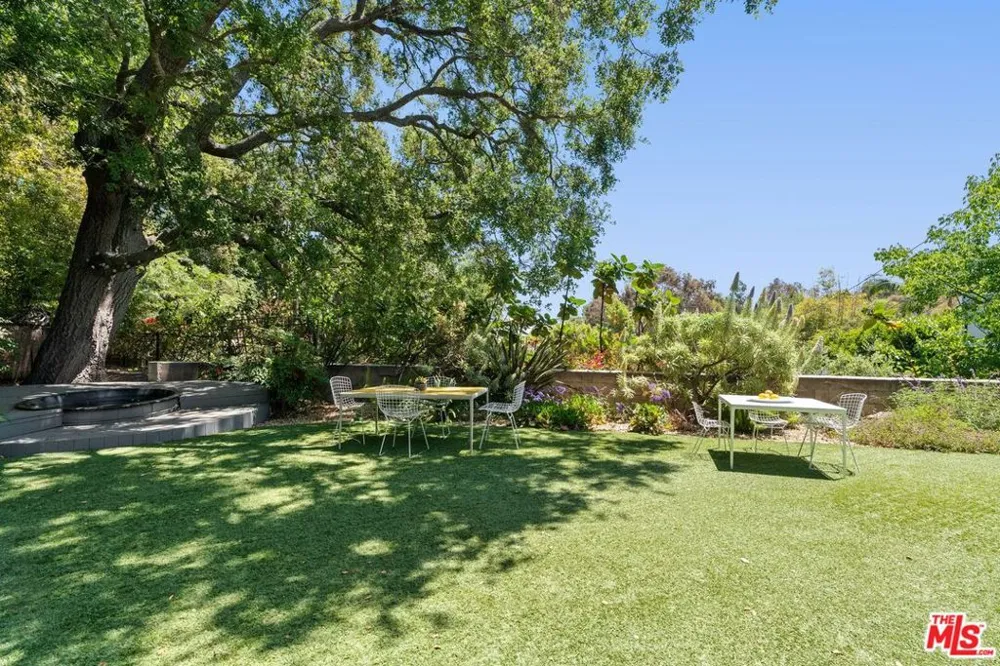 810 Bramble Way Los Angeles, CA 90049