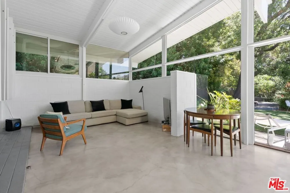 810 Bramble Way Los Angeles, CA 90049