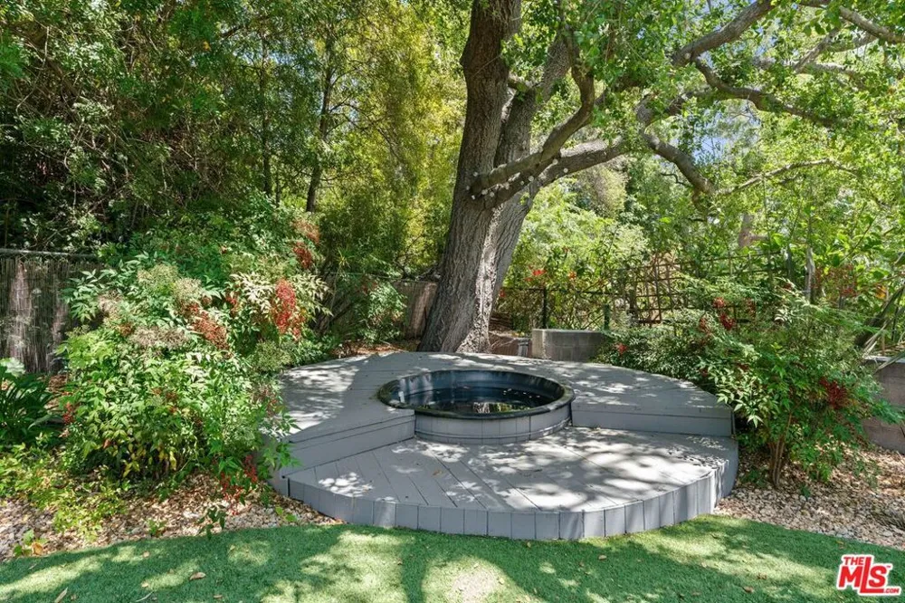 810 Bramble Way Los Angeles, CA 90049