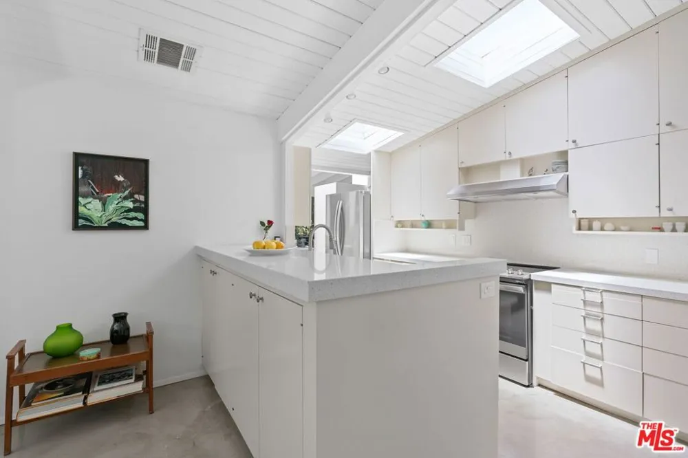 810 Bramble Way Los Angeles, CA 90049
