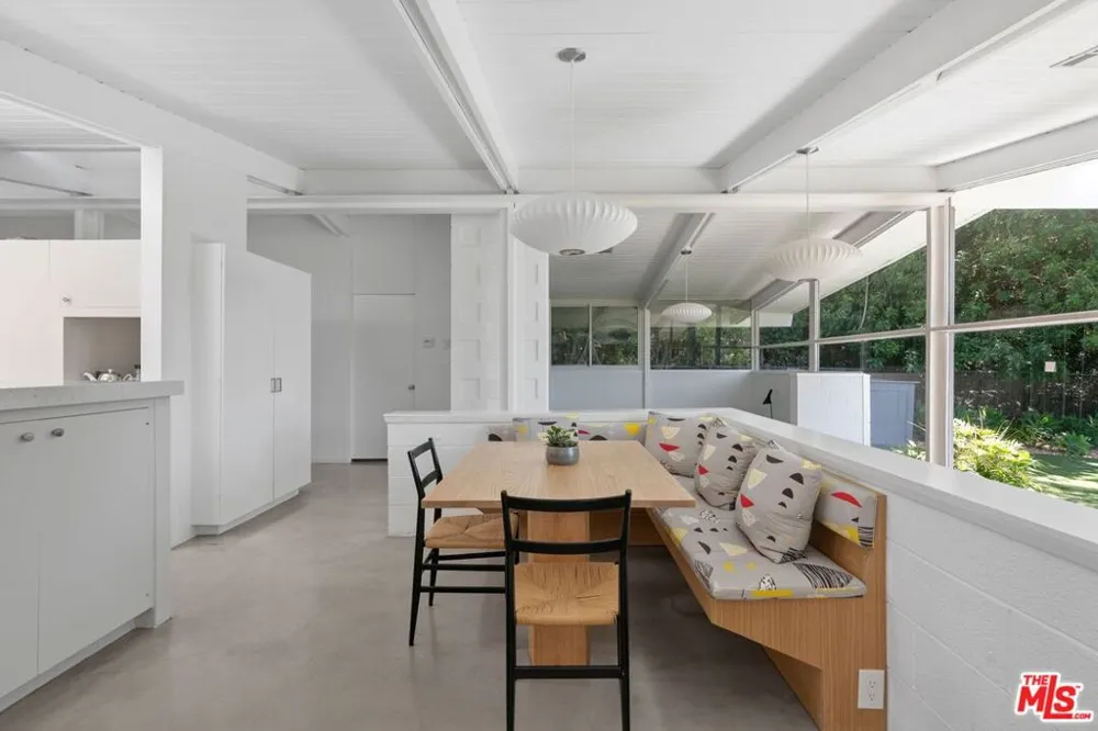 810 Bramble Way Los Angeles, CA 90049