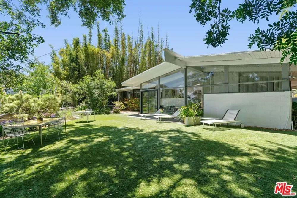 810 Bramble Way Los Angeles, CA 90049