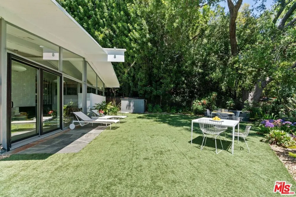 810 Bramble Way Los Angeles, CA 90049