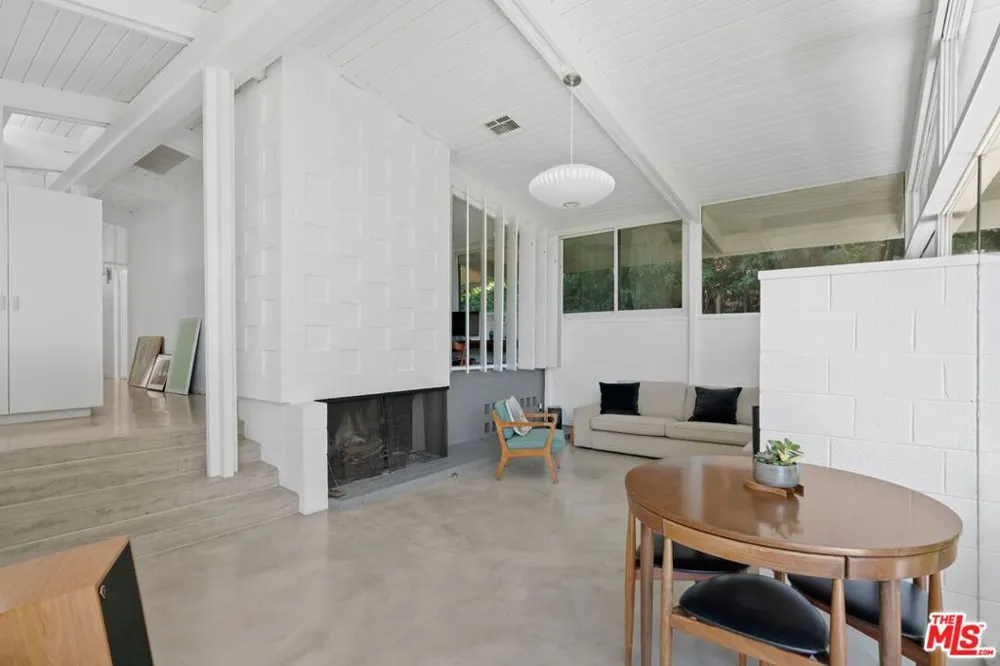 810 Bramble Way Los Angeles, CA 90049