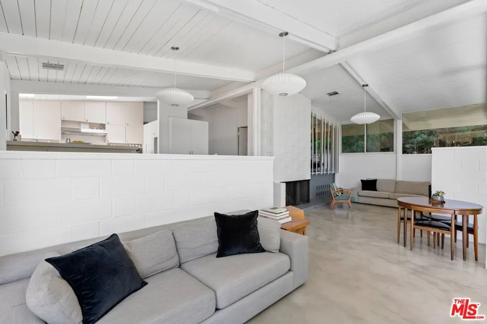 810 Bramble Way Los Angeles, CA 90049