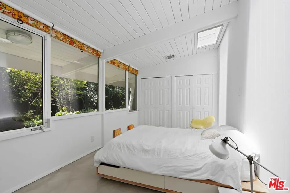 810 Bramble Way Los Angeles, CA 90049