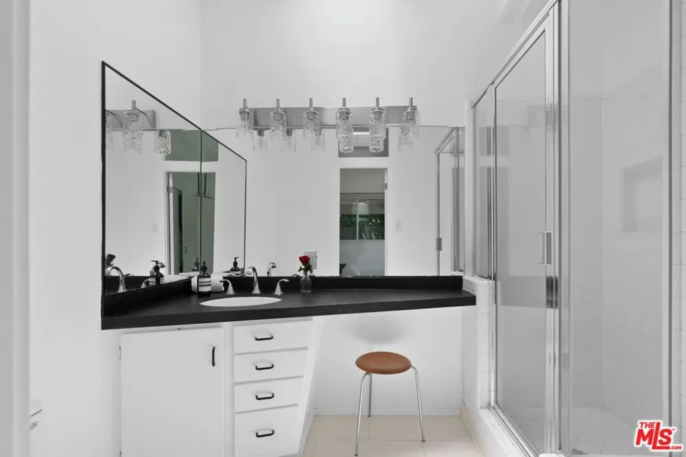 810 Bramble Way Los Angeles, CA 90049