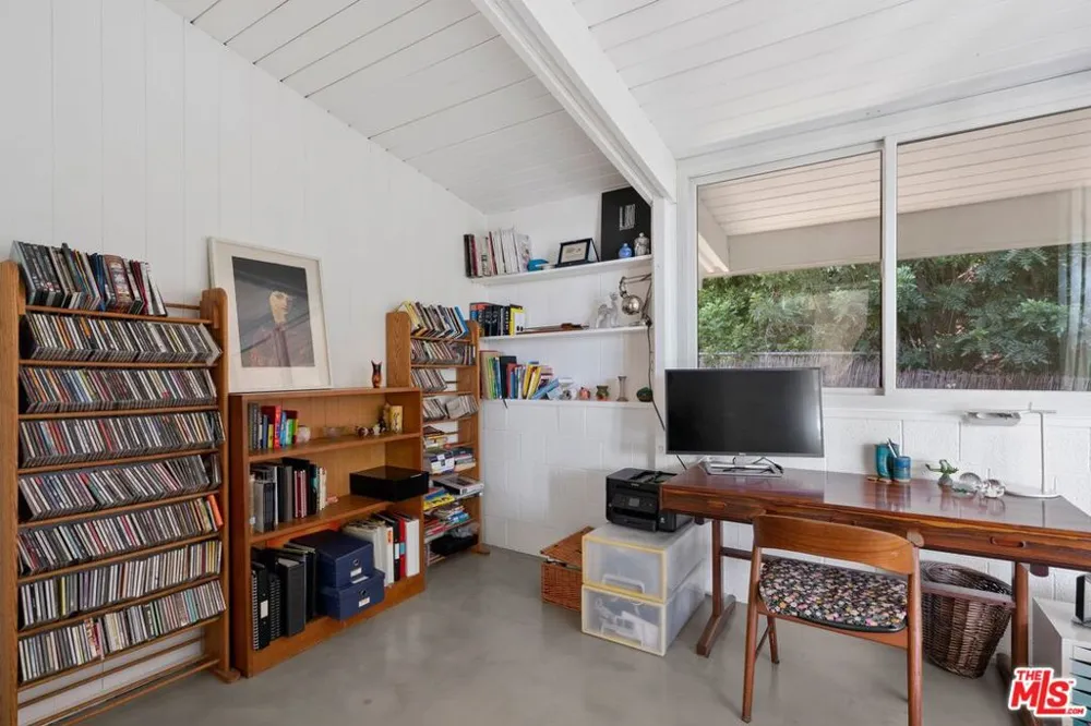 810 Bramble Way Los Angeles, CA 90049