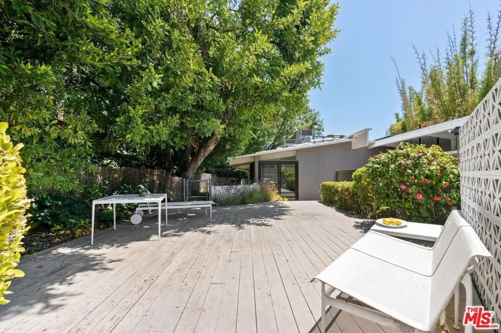 810 Bramble Way Los Angeles, CA 90049