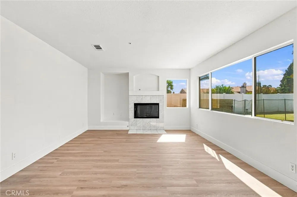 12006 Overland Court Fontana, CA 92337