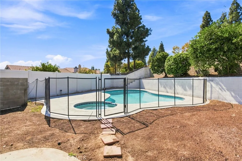 12006 Overland Court Fontana, CA 92337