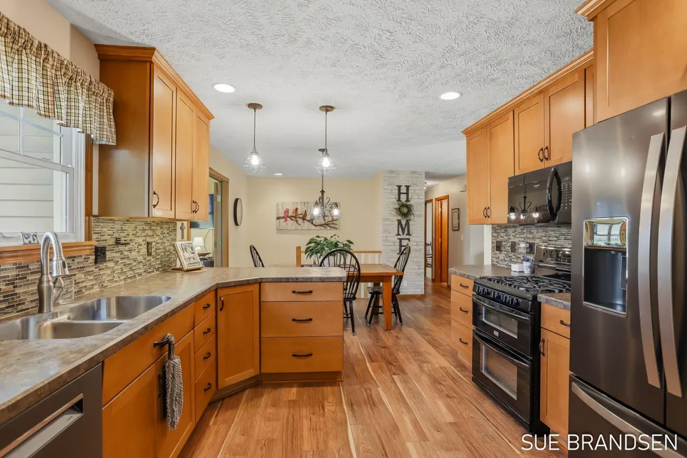 3633 Holiday Drive Hamilton, MI 49419