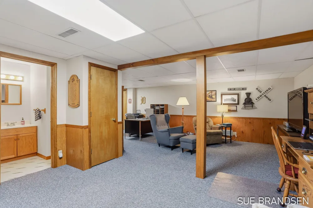 3633 Holiday Drive Hamilton, MI 49419