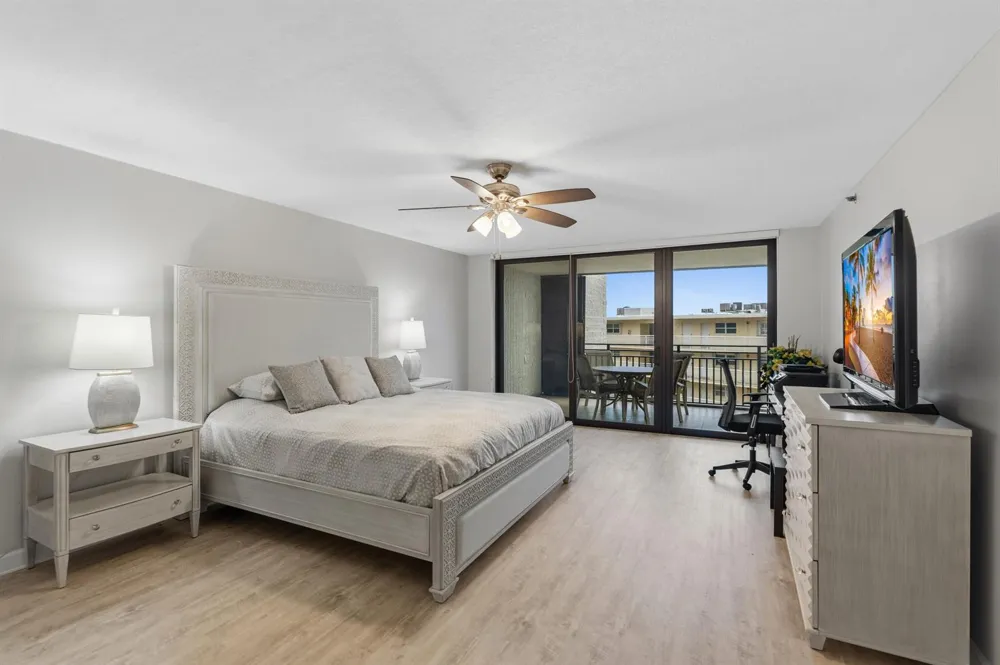 1167 HILLSBORO MILE #509 Hillsboro Beach, FL 33062