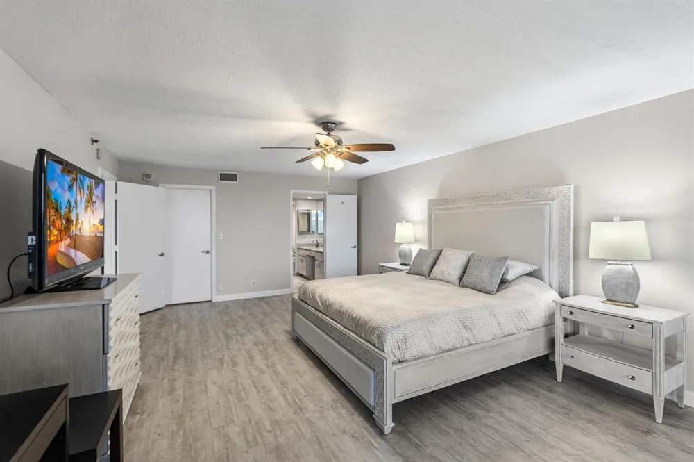 1167 HILLSBORO MILE #509 Hillsboro Beach, FL 33062
