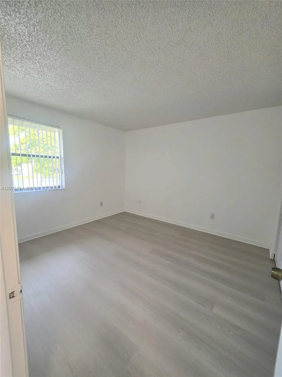 20105 NE 3rd Ct #6 Miami, FL 33179
