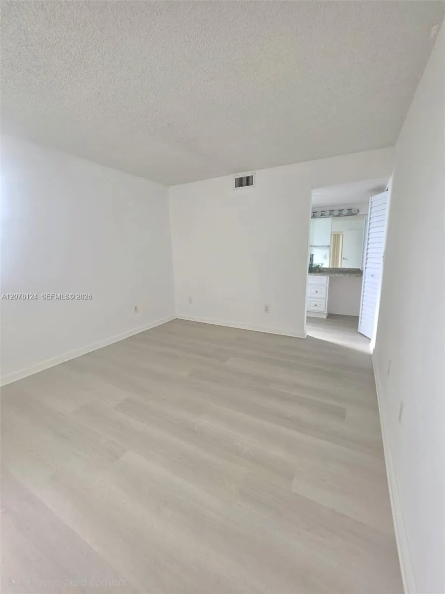 20105 NE 3rd Ct #6 Miami, FL 33179