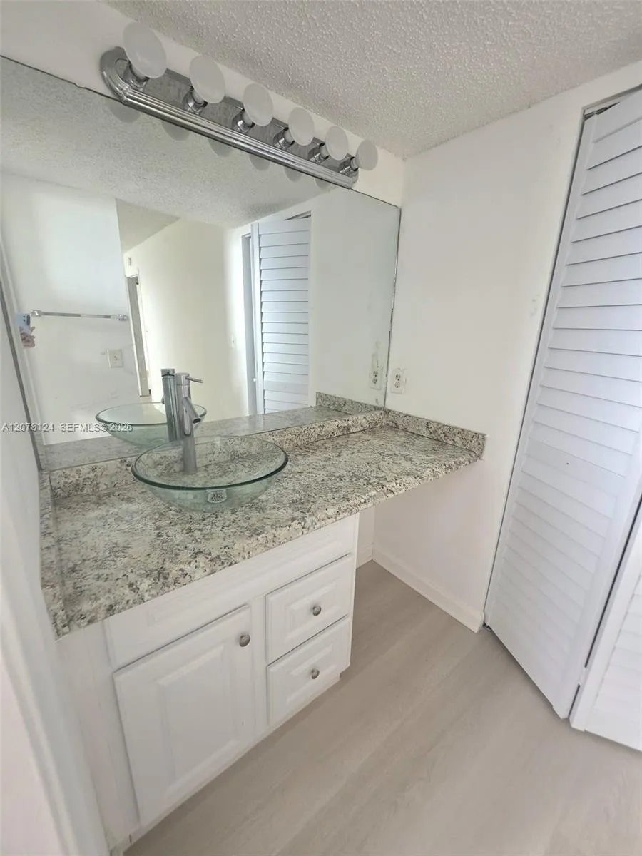 20105 NE 3rd Ct #6 Miami, FL 33179