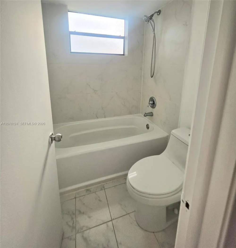 20105 NE 3rd Ct #6 Miami, FL 33179