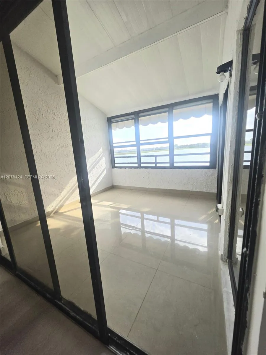 20105 NE 3rd Ct #6 Miami, FL 33179