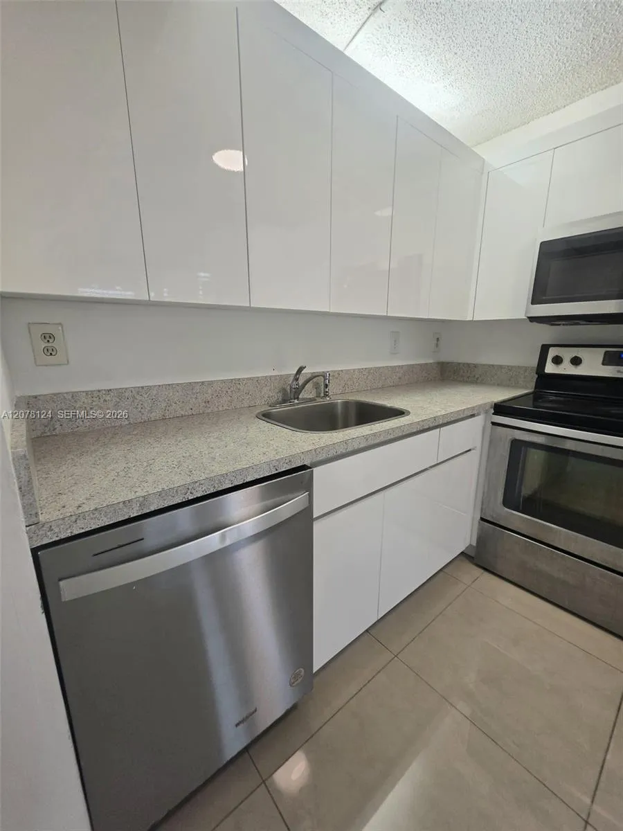 20105 NE 3rd Ct #6 Miami, FL 33179