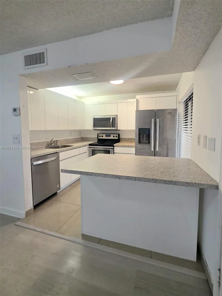 20105 NE 3rd Ct #6 Miami, FL 33179