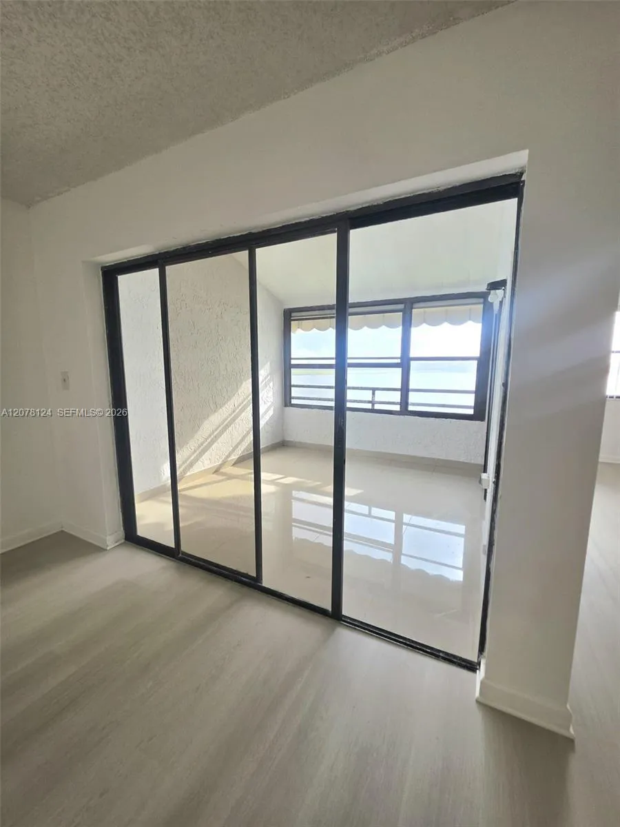 20105 NE 3rd Ct #6 Miami, FL 33179