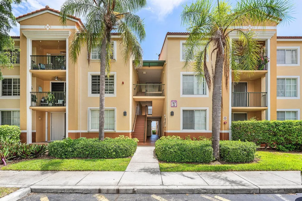 167 Yacht Club Way #205 Hypoluxo, FL 33462