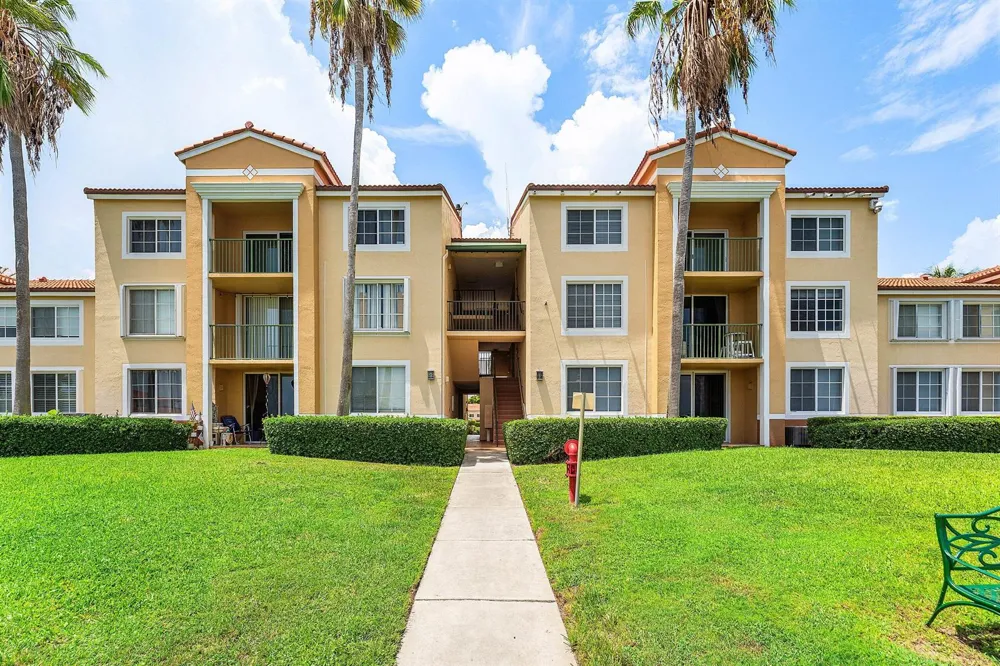 167 Yacht Club Way #205 Hypoluxo, FL 33462